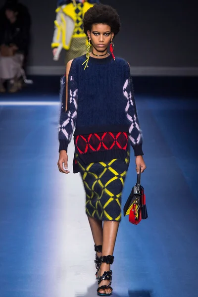 Look 30